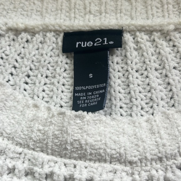 Rue 21 Women’s small crop sweater, white - Picture 3 of 4